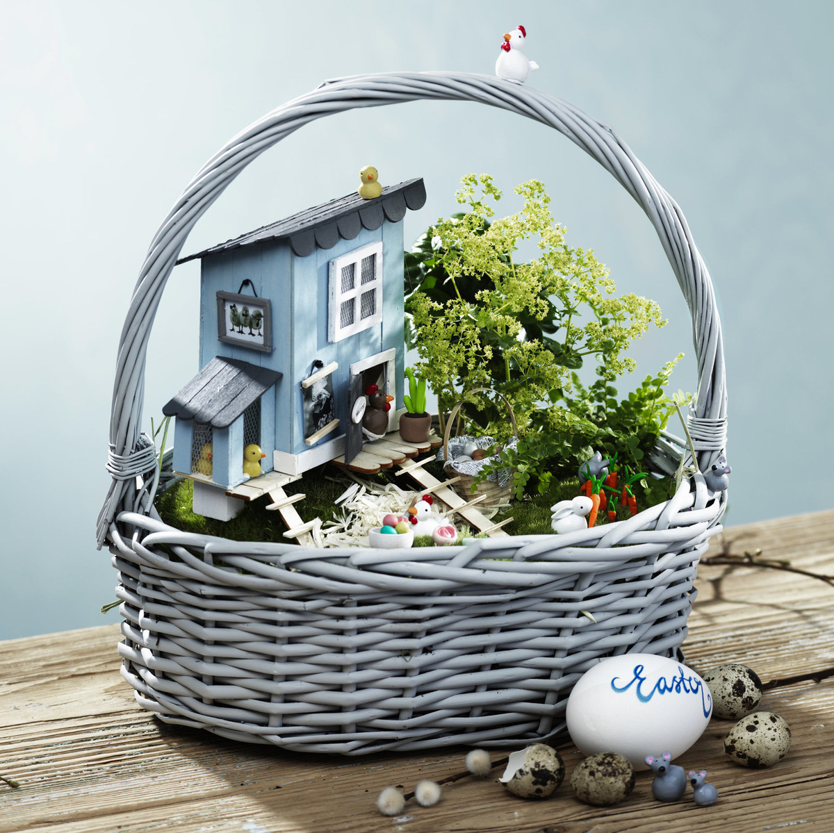 En hönsgård i korgen